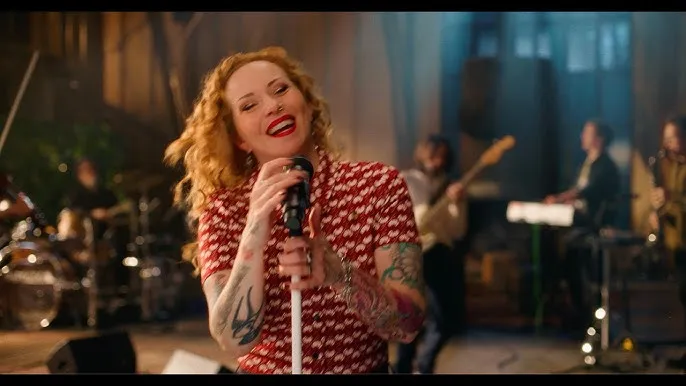Anneke van Giersbergen, « Feel » : le clip qui te prend dès 30 secondes